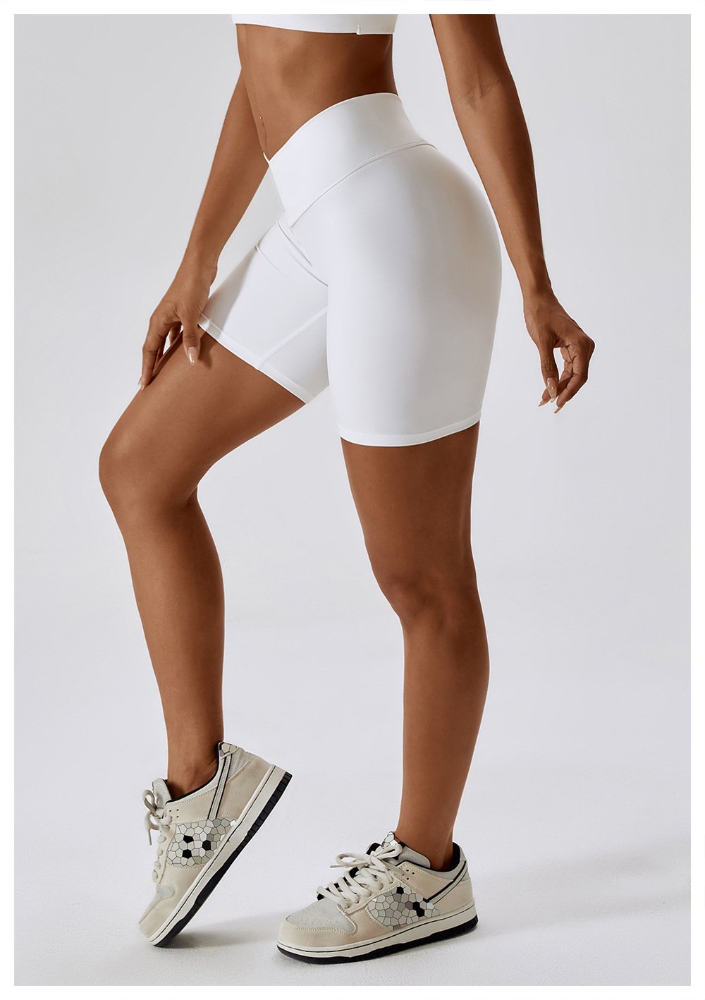 European And American Naked Tight Yoga Shorts Women's High Waist Hip-lifting Fitness Pants Running Tight Sports Shorts 8233