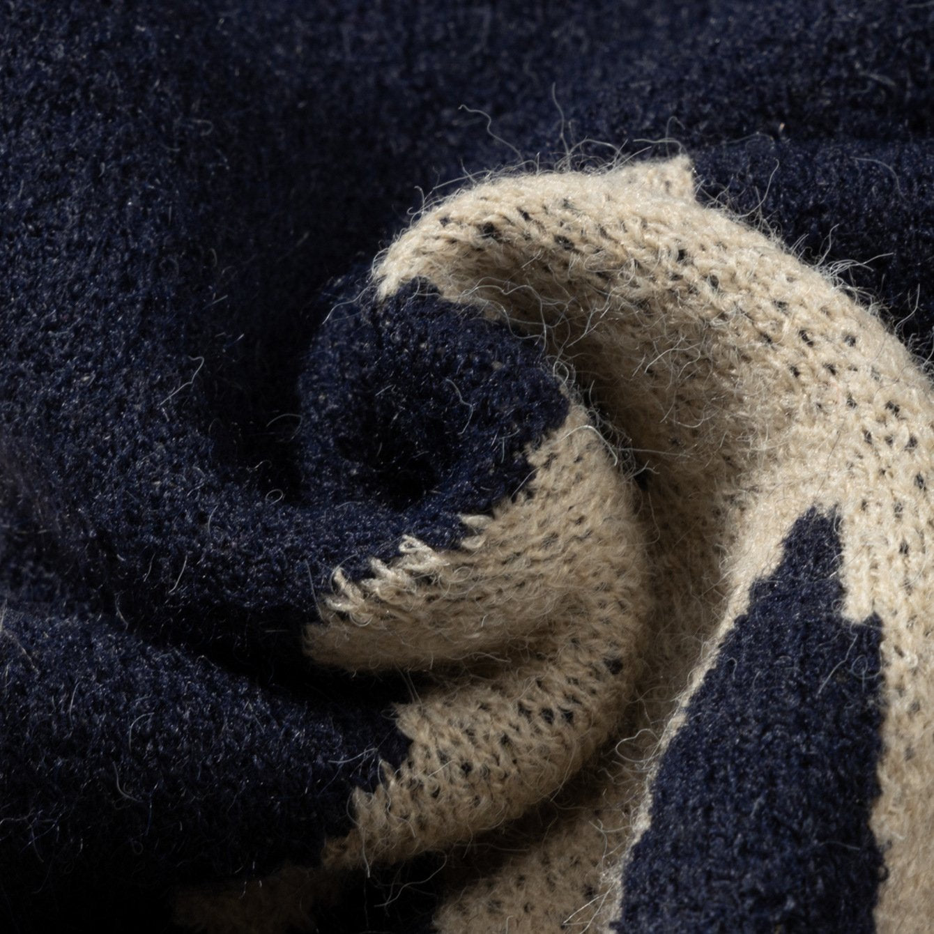 Vintage Letter Jacquard Loose All-match Couple's Round Neck Long-sleeved Sweater Sweater Autumn And Winter 2024