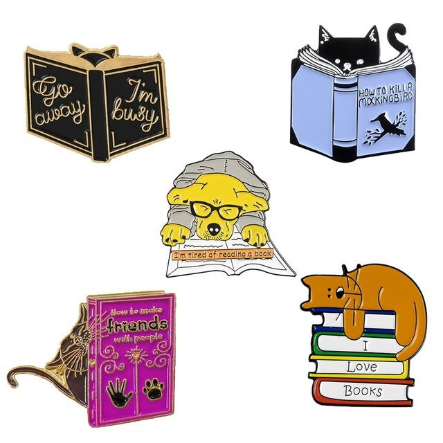 I LOVE BOOKS kitten reading badge