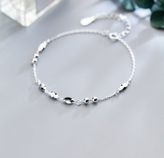 Simple light beads bracelet leaves